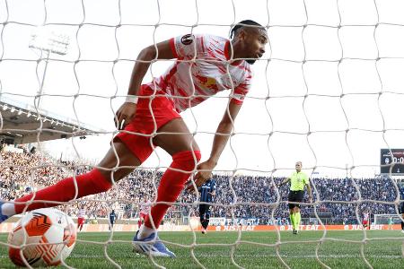 Christopher Nkunku (RB Leipzig) - Auch Leipzigs Überflieger wird beim FC Bayern gehandelt. Allerdings lassen die Sachsen Nkunku in diesem Sommer nicht ziehen. 'Ich habe es schon mal gesagt. Und ich sage es auch hier noch einmal: Christopher Nkunku ist auch in der kommenden Saison unser Spieler', wischte RB-Boss Oliver Mintzlaff zuletzt alle Gerüchte beiseite.
