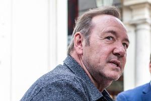 Sexuelle Angriffe? UK-Behörde erhebt Strafanzeige gegen Kevin Spacey