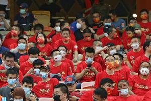 China: Fußballsaison startet mit Fans
