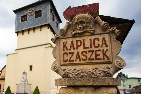 Makaber geschmückt: Die Grusel-Kapelle von Kudowa
