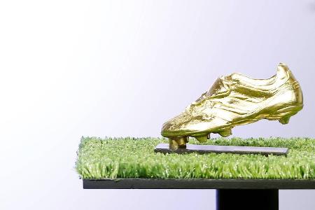 Endstand beim Golden Shoe 2021/2022: Die besten Torjäger Europas - Mit dem Golden Shoe wird anhand eines Punktesystems der Top-Torschütze des europäischen Liga-Fußballs ausgezeichnet. Dabei wird die Trefferanzahl mit dem Länderfaktor (berechnet anhand der UEFA-Fünfjahreswertung) multipliziert. Das sind die besten Ballermänner der Top-5-Ligen (Faktor 2), darunter ein Star vom BVB, von Bayer Leverkusen und einer vom FC Bayern: