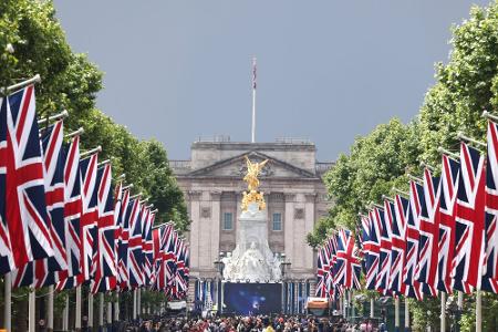 So bunt schmückt sich London zum Platin-Thronjubiläum der Queen