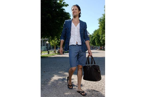 kurze hose mann imagebroker.jpg