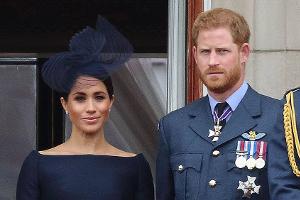 Harry und Meghan verfolgen "Trooping the Colour" aus dem Hintergrund