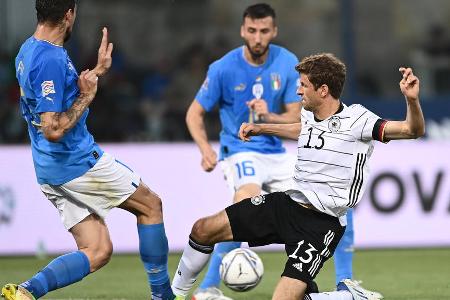 Thomas Müller (bis 70.) - Note: 4 - Leitete das Gegenpressing mit vielen Ansagen ein und erzielte beinahe in der 26. Minute die Führung, doch sein Schuss wurde von Florenzi geblockt. Ansonsten verzweifelte der Führungsspieler auf der Suche nach Lücken in der italienischen Defensive. Eine Leistung, die nicht unbedingt im Gedächtnis bleiben wird. Verständlich, dass Flick ihn frühzeitig auswechselte.