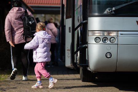 2 von 3 ukrainischen Kindern aus Heimat vertrieben