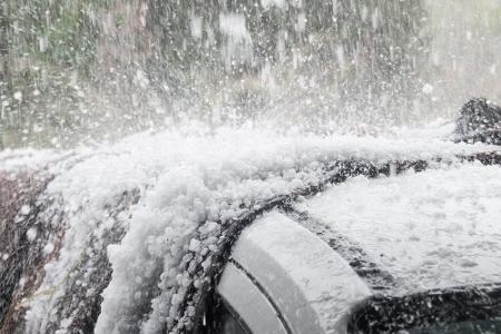 Achtung Sommergewitter: Was tun bei Hagelschäden und Co.
