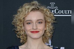 Julia Garner soll Madonna in ihrem Biopic spielen