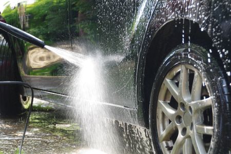 So vermeiden Sie beim Hochdruckreiniger Schäden am Auto