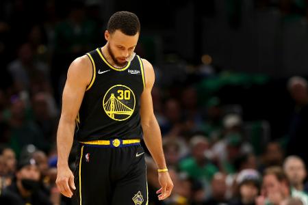 NBA: Curry trotz Fußblessur einsatzbereit NBA: Curry trotz Fußblessur einsatzbereit