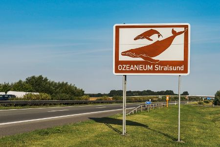 Braune Schilder an der Autobahn – das steckt dahinter Braune Schilder an der Autobahn – das steckt dahinter