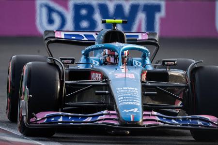 10. Esteban Ocon (Alpine) - Note: 3,0 - Entschied sich ebenfalls für Hart als Startreifen und fuhr mit Ricciardo den längsten ersten Stint von allen. Spielte, analog zu seinem Teamkollegen, lange Zeit den Bremsklotz für eine kleine Gruppe hinter ihm und dann immer wieder auch für vereinzelte Fahrer, wie etwa Vettel oder später Magnussen. Profitierte dann von der zweite VSC-Phase, die ihm einen günstigen Stopp einbrachte.