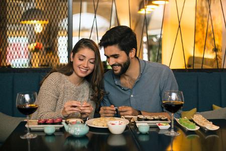 Darauf stehen Frauen: So beeindruckt man(n) sein Date