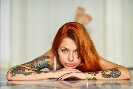 Weibliche Tattoos entschlüsseln