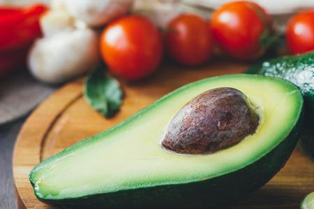 ... genau wie Avocados! Auch sie enthalten jede Menge sättigende Ballaststoffe. Außerdem fördern sie den Stoffwechsel durch ...