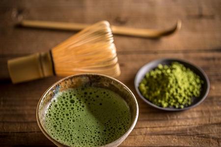 Matcha gehört schon seit Jahrhunderten zur japanischen Teezeremonie. Der zu feinstem Pulver zermahlene Grüntee enthält nicht...