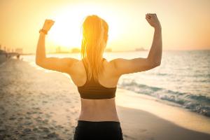 Effektives Training gegen Rückenschmerzen und für einen straffen Bauch