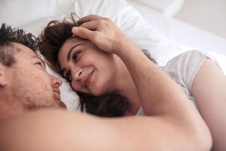 Diese Petting-Techniken machen Frauen scharf