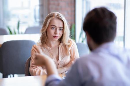 Die 10 häufigsten Frauenfragen: So treten Sie nicht ins Fettnäpfchen