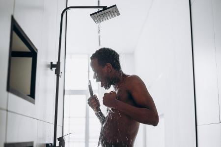 Fit in 5 Minuten: So trainieren Sie unter der Dusche
