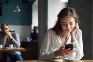 Flirten für Schüchterne – so geht’s!