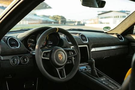 Porsche 718 Cayman GT4 RS 