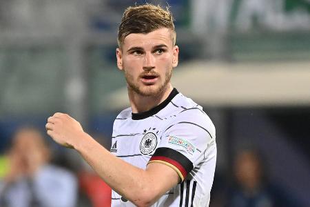 ANGRIFF: Timo Werner (FC Chelsea, Stürmer) - Bei aller Kritik von außen setzt Flick weiter auf den Chelsea-Angreifer. In elf Spielen durfte Werner ran, 826 Minuten waren dem 26-Jährigen im abgelaufenen Länderspiel vergönnt. Nur Kehrer spielte noch mehr. Hinter Werner scharrt allerdings schon sein Londoner Kollege Kai Havertz mit den Hufen.