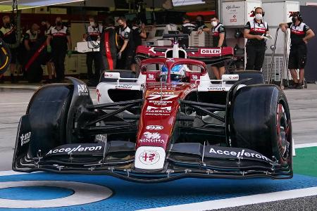 8. Valtteri Bottas (Alfa Romeo) - Note: 2,5 - Ging von P11 als vorderster mit den harten Reifen ins Rennen. Erstmals auffällig, als er im Notausgang den Wegweiser ummähte und dafür verwarnt wurde. Schlich sich dann in die Top Ten und profitierte vom Safety Car, durch das er sein Ergebnis maximieren konnte.