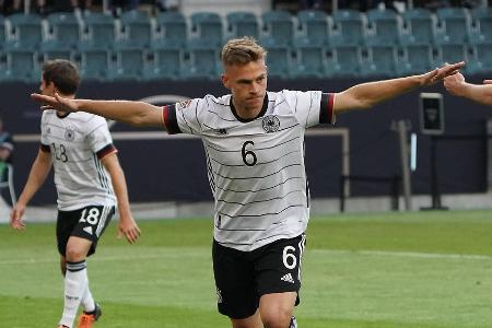 MITTELFELD: Joshua Kimmich (FC Bayern, defensives Mittelfeld) - Motor des DFB-Spiels, Abräumer, Antreiber und gleichzeitig noch der Mann für wichtige Standards: Kimmich ist der heimliche Kapitän der deutschen Nationalmannschaft.