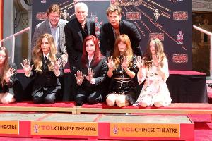 Drei Generationen vereint: Presley-Familie in Hollywood geehrt