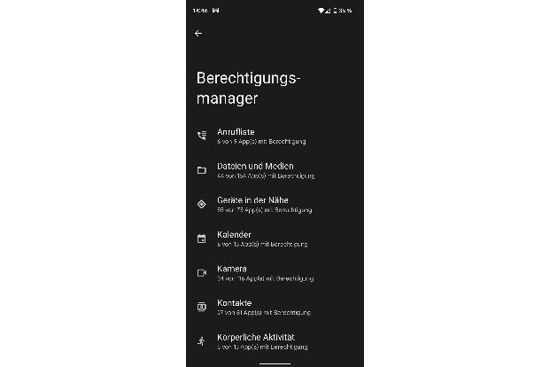 Android bietet von Haus aus in den Einstellungen eine Berechtigungsübersicht. In dieser sehen Sie mit einem Klick, welche Apps eine bestimmte Berechtigung erhalten haben.