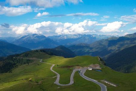 Neben der Autobahn: Szenische Straßen durch die Alpen