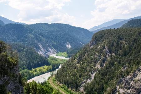 Neben der Autobahn: Szenische Straßen durch die Alpen