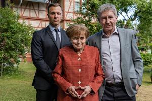 Katharina Thalbach: So sieht sie als Ex-Kanzlerin in "Miss Merkel" aus