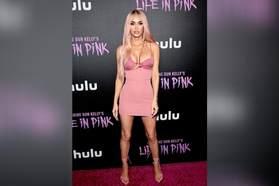 Neuer Look: Megan Fox trägt ihr Haar jetzt blond mit pinken Strähnchen