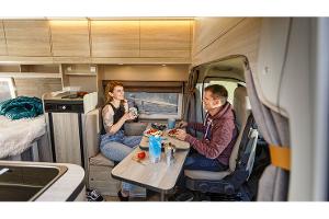 Zwei-Personen-Bus mit Längsbett