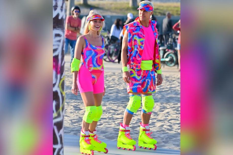 Margot Robbie und Ryan Gosling als Barbie und Ken auf Inlineskates