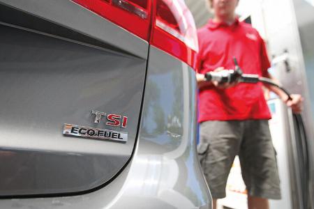 VW Touran TSI Ecofuel, Tanken, Tankstelle