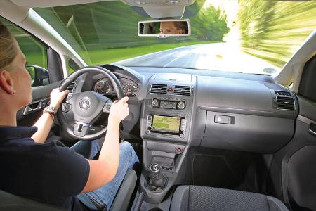 VW Touran 1.4 TSI Ecofuel, Cockpit, Frontscheibe, Fahrer