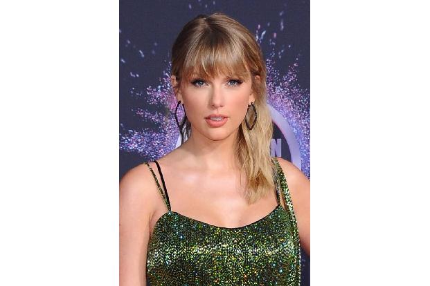 Auch Taylor Swift kann man mieten. Die Sängerin packt für rund eine Million Dollar die Gitarre aus. Das Doppelte verlangt...