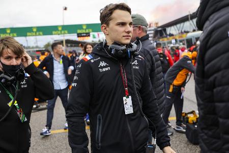Weg frei für Supertalent Piastri - Der ehemalige Formel-2- und Formel-3-Meister Oscar Piastri will unbedingt in die Königsklasse, muss sich noch allerdings mit der Rolle des Reservefahrers bei Alpine zufrieden geben. Kommt es zum Aston-Martin-Coup um Alonso, wäre der Weg zum Stammfahrer frei. Allerdings soll auch Williams mit Blick auf die nächste Saison sehr interessiert am 21-Jährigen sein.