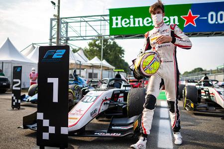Alfa-Juwel Pourchaire in Lauerstellung - Alfa-Junior Théo Pourchaire wird früher oder später in der Formel landen, die einzige Frage ist: wann? Alfa soll schon vor der Saison 2022 über seine Beförderung nachgedacht, sich aufgrund seines jungen Alters (18) aber dagegen entschieden haben. Löst er Guanyu Zhou 2023 ab? Dieses Szenario ist noch nicht unbedingt wahrscheinlich, aber auch nicht ausgeschlossen.
