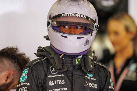 Wie lange tut sich Lewis Hamilton die 'neue' Formel 1 noch an? - Wie lange tut sich Lewis Hamilton die 'neue' Formel 1 noch an? Nicht wenige glauben, der Superstar ist ob der Chancenlosigkeit des Mercedes frustriert und denke über einen zeitigen Rückzug nach. Hamilton selbst hat den Gerüchten allerdings schon widersprochen. Aber wie sieht es mit seiner Motivation nach dem Ende der Saison 2022 aus, wenn es weiter so schlecht läuft? Die Antwort darauf weiß nur der Brite selbst.
