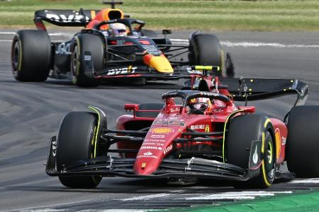 Sainz gewinnt in Silverstone