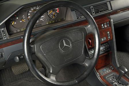 Mercedes-Benz 500 E AMG 6.0 W124 (1991) Cockpit
