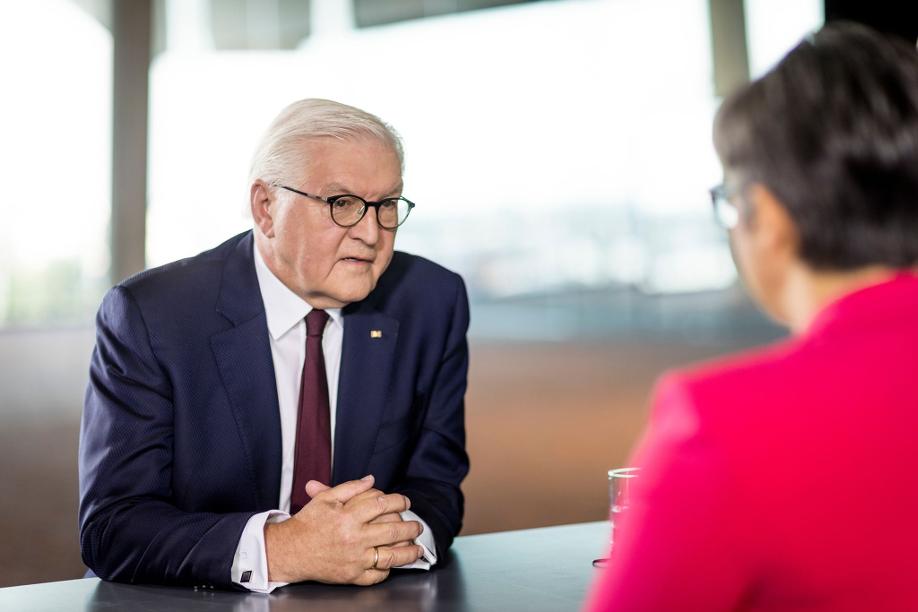 Bundespräsident Frank-Walter Steinmeier in einem Interview der Sendung 
