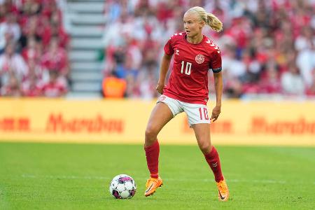 Pernille Harder (Dänemark) - Die zweimalige Bundesliga-Torschützenkönigin (29) führt Vize-Europameister Dänemark als Kapitänin an. Schnell und eiskalt im Abschluss, so sorgte die Angreiferin drei Jahre lang im Trikot des VfL Wolfsburg für Furore und wurde zu Deutschlands Fußballerin des Jahres 2020 gekürt. Ihr Aufstieg zur Weltklasse-Knipserin weckte Begehrlichkeiten: Der FC Chelsea holte sie für die kolportierte Rekordablöse von 350.000 Euro nach London.