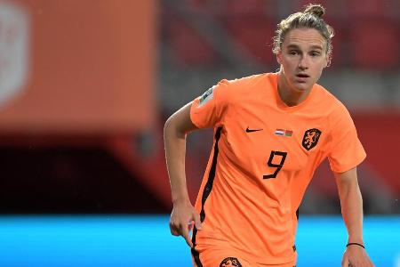 Vivianne Miedema (Niederlande) - Die Oranje-Tormaschine ist ebenfalls aus der Bundesliga bekannt. Von 2014 bis 2017 ging Miedema für den FC Bayern auf Torejagd. Mittlerweile stürmt sie für den FC Arsenal. In der Heimat gibt es eine Serie von Kindercomics über 'Vivianne voetbalt'. Ihre Zahlen im Nationaltrikot haben historische Dimensionen: In 111 Länderspielen für den Europameister und Vize-Weltmeister traf sie 94 Mal - das ist Rekord und um Längen mehr, als Robin van Persie (50) als Bestmarke bei den Männern zu bieten hat.