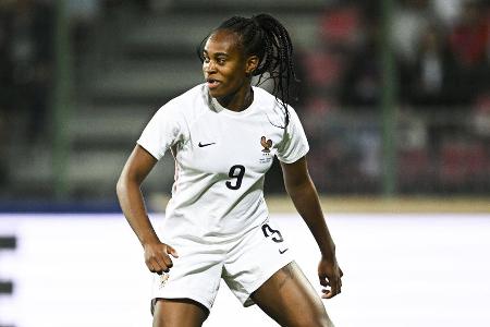 Marie-Antoinette Katoto (Frankreich) - Nach den Ausfällen von Amandine Henry, die sich mit Trainerin Corinne Diacre überwarf, und Kheira Hamraoui, die von maskierten Männern mit einer Eisenstange attackiert wurde und noch an den Folgen leidet, ruhen die Hoffnungen bei den Französinnen auf der 23-jährigen Tormaschine. Gut möglich, dass Katoto bei erfolgreichem Turnierverlauf sogar den Goldenen Schuh als beste Torschützin abräumt. In den letzten fünf aufeinanderfolgenden Saisons erzielte sie jeweils mehr als 20 Treffer im PSG-Dress.