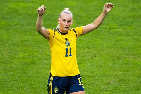 Stina Blackstenius (Schweden) - Die Angreiferin war zu Jahresbeginn in aller Munde, weil ihr Vertrag auslief und die halbe Fußballwelt sie jagte. Am Ende entschied sich die technisch beschlagene Schwedin mit dem Auge für den freien Raum für einen Wechsel zum FC Arsenal, wo sie sich nahtlos einfügte und zusammen mit der Holländerin Miedema zaubert. Mit Blackstenius will das Land aus dem Norden Europas - nach Silber bei Olympia 2016 und 2020 - in diesem Jahr auch bei der EM eine gewichtige Rolle im Kampf um den Titel spielen.